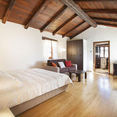 Villa Poropati, Groznjan, Istria - Luxury Countryside Estate For Up To 19 Persons - Large Pool Of 80M2 With Kids Section Bagian luar foto