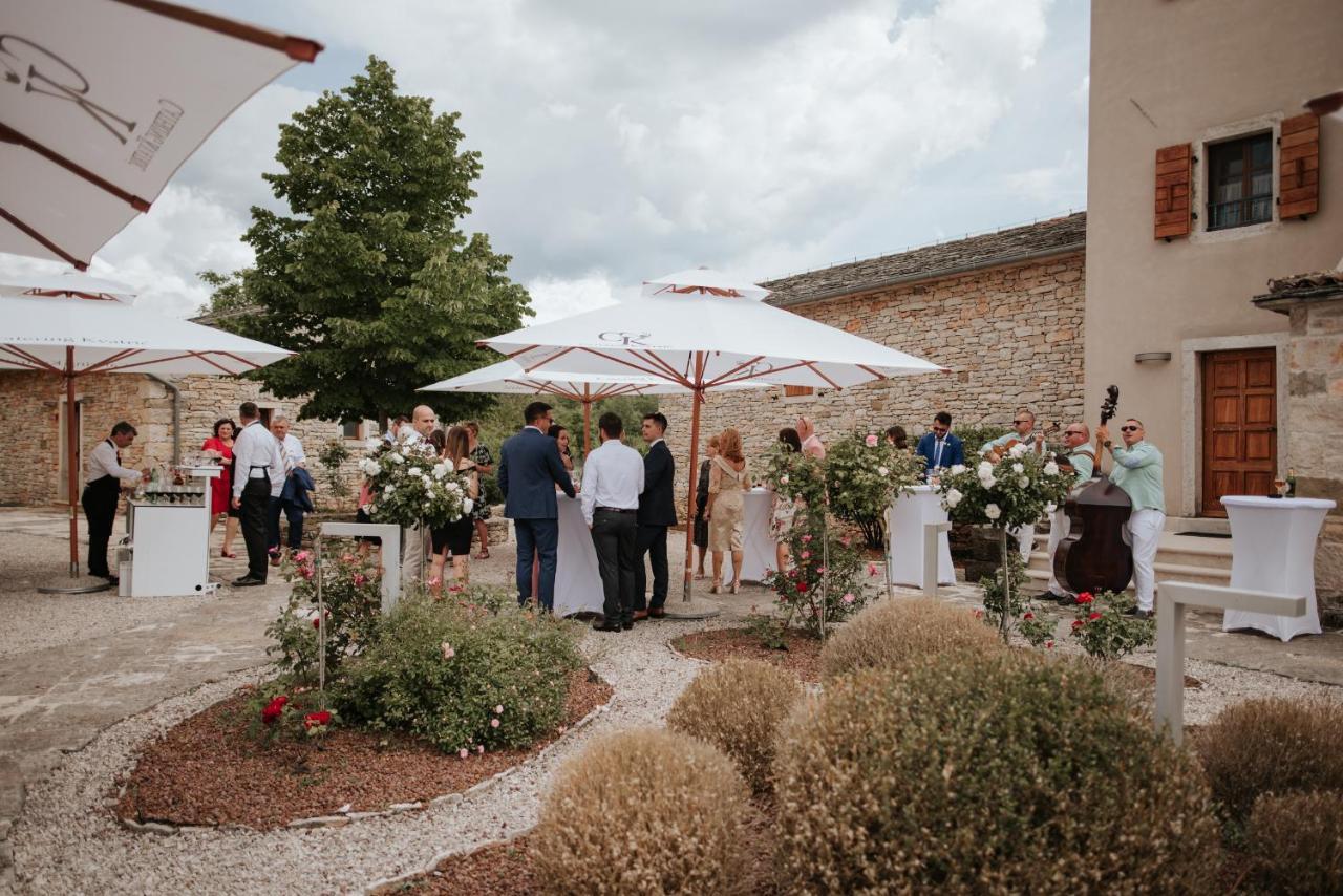 Villa Poropati, Groznjan, Istria - Luxury Countryside Estate For Up To 19 Persons - Large Pool Of 80M2 With Kids Section Bagian luar foto