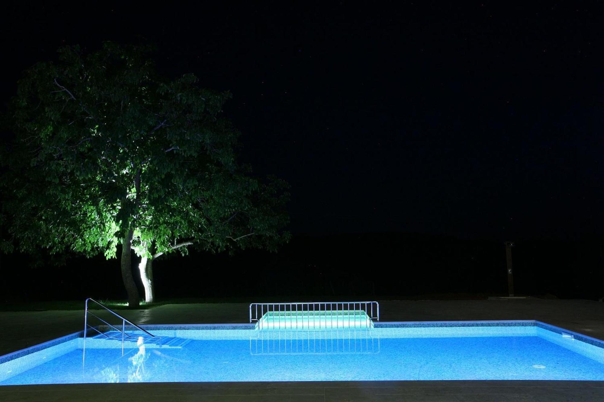 Villa Poropati, Groznjan, Istria - Luxury Countryside Estate For Up To 19 Persons - Large Pool Of 80M2 With Kids Section Bagian luar foto