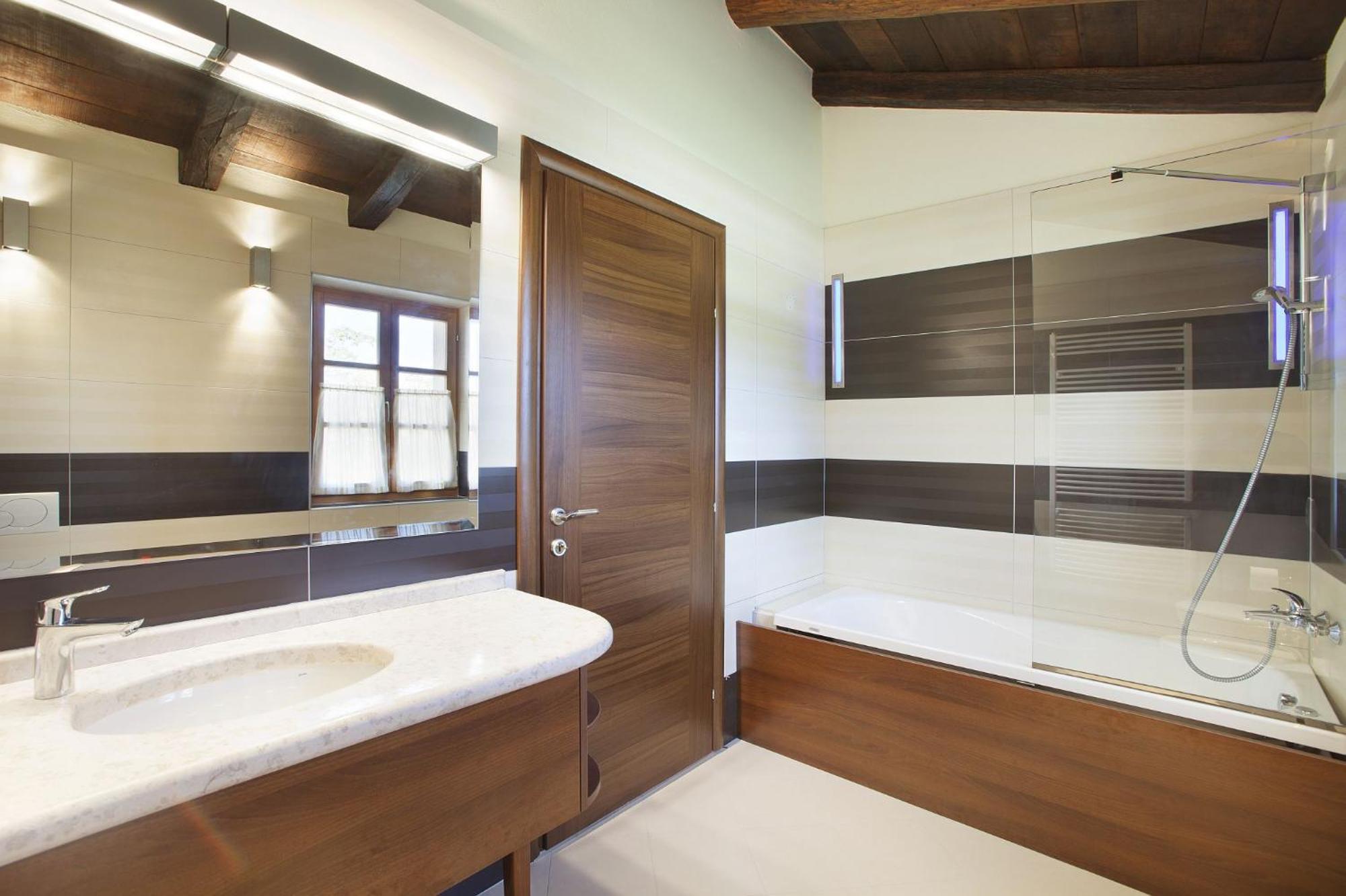 Villa Poropati, Groznjan, Istria - Luxury Countryside Estate For Up To 19 Persons - Large Pool Of 80M2 With Kids Section Bagian luar foto