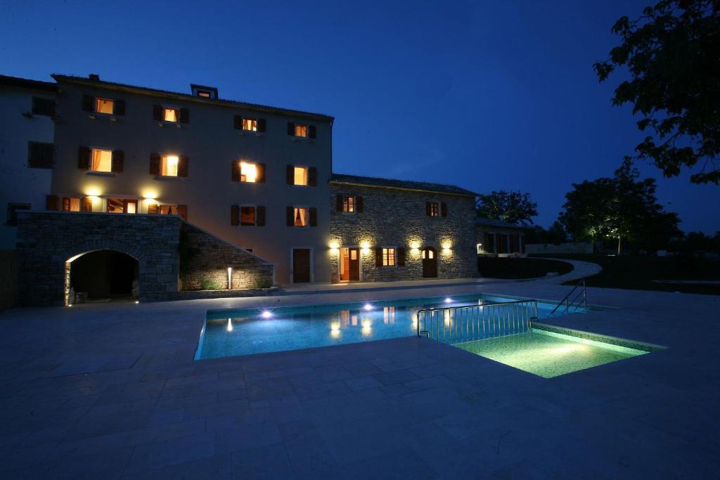 Villa Poropati, Groznjan, Istria - Luxury Countryside Estate For Up To 19 Persons - Large Pool Of 80M2 With Kids Section Ruang foto