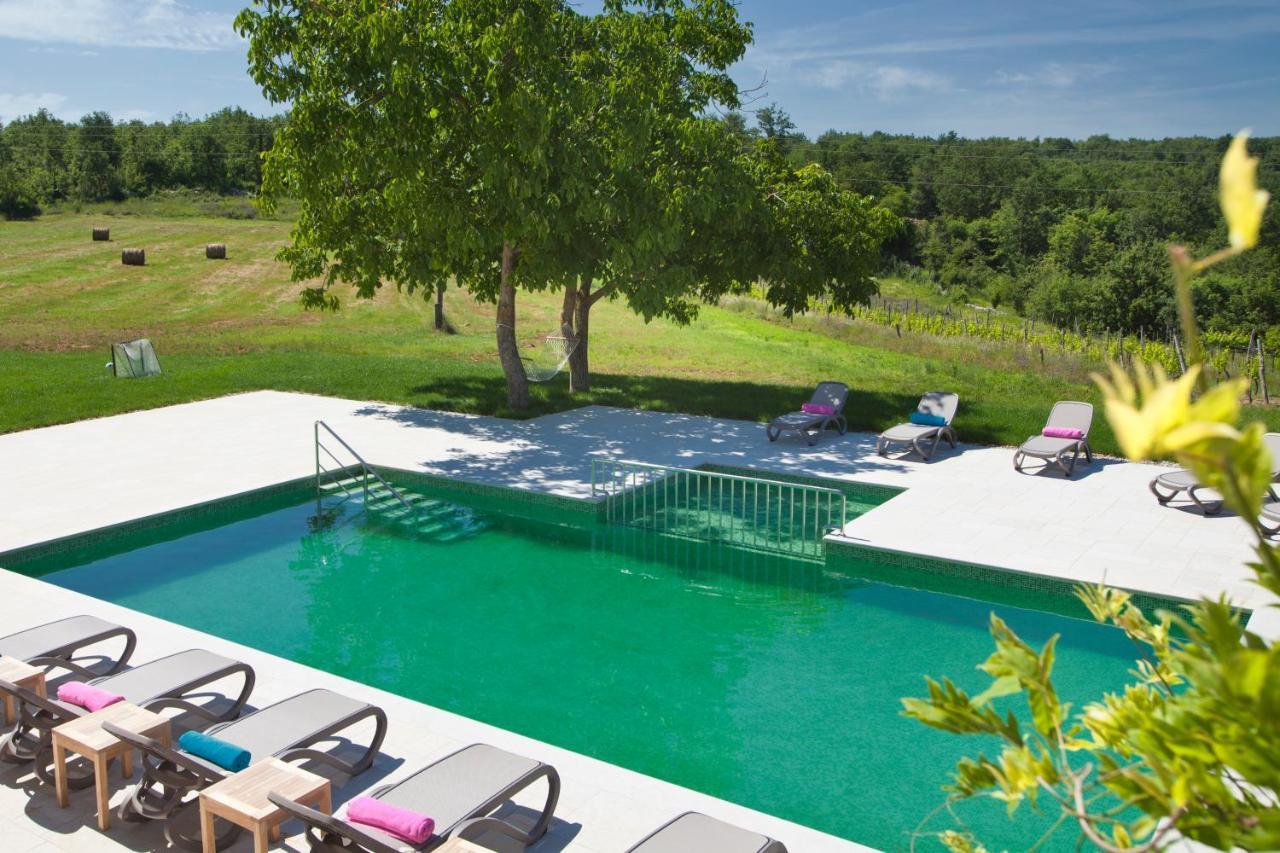 Villa Poropati, Groznjan, Istria - Luxury Countryside Estate For Up To 19 Persons - Large Pool Of 80M2 With Kids Section Bagian luar foto